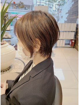 ロハスバイケンジ(LOHAS by KENJE) 小田急相模原で叶うスッキリまるみショート×白髪ぼかし