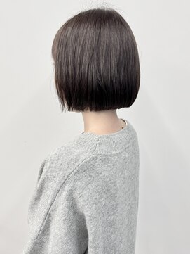 モリオ(morio) ◯大人ぱっつんボブ　グレージュ