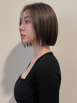 シルエットがどの角度から見ても綺麗。大人の魅力を引き出す、似合わせショート。