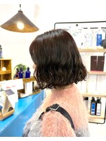 アズグロウ エクラ(AS GROW 'eclat) 似合わせカット小顔見え外ハネウェーブ