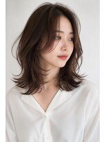オラボ(olabo)&nbsp;顔周りレイヤーで魅せる大人可愛い外ハネくびれミディ