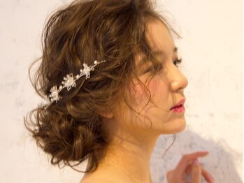 クーポラ 表参道(Cupola)の写真/【ヘアアレンジ¥4400】ブライダルヘアメイクも担当する実力派スタイリストが、特別な日を華やかに仕上げる!