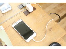 全席コンセント電源&高速Wifi完備♪全機種対応の充電器も貸出しOK！