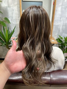 シアン(CYAN) コントラストハイライトベージュ