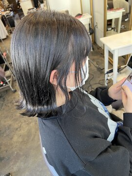 トロニー(TLONY) 外はねボブ　グレー　stylist/miaki