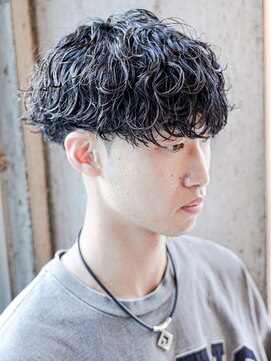 アルファ 新宿(alpha) フェザーパーマ/ブルーブラック/刈り上げセンターパート[新宿]