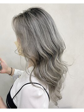 イル(iLu.) グレイ／シルバー／グレージュ／シャドウルーツ／ルーツカラー