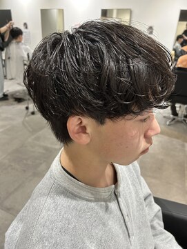 ヒュイル バイ ニアウ(Hwyl by Niau) メンズマッシュツーブロックシャドウパーマニュアンスパーマ眉毛