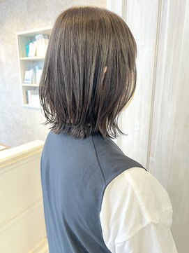 キャアリー(Caary) 福山市美容師求人スタッフ募集中くびれミディアムボブ秋スタイル