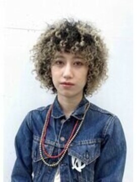 ラブ ロック Love' Lock ブリーチ毛のスパイラルパーマは代官山 ラブロック渋谷 恵比寿