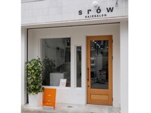 スロウ(srow)の雰囲気（orangeの看板 / ”パパ”の似顔絵）