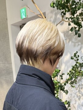 ヲタク(wotaku.) ホワイトブロンドエンドカラールーツカラー裾カラーショートボブ