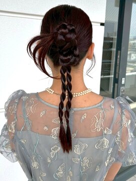 セプト 天神大名(SEPT.) ヘアセット カチモリ アップスタイル 編み下ろしポニー