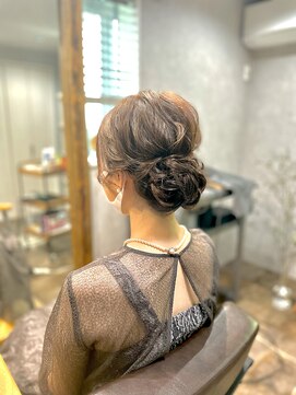 ベルトオブヴィーナス(Belt of venus) パーティーからカジュアルまで☆シニヨンアレンジ