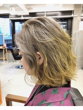 ザ キャンバス ミヤザキツネヒサ(THE CANVAS 宮崎恒久) 外はねボブ/プラチナブロンド/ネオンイエロー/ミディアムbasi