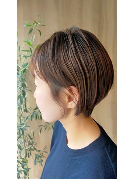 バッカ(BACCA) #白髪染め ハイライト 耳掛け丸みショート#