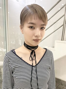 ソーコ 渋谷(SOCO) ハイトーンタイトショートベージュ