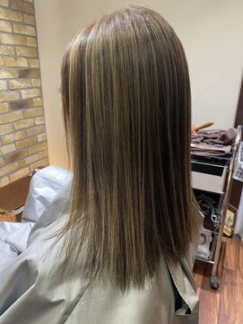 ヘアデザイン フィール リファイン(HAIR DESIGN Feel Refine) シルバー系ハイライト