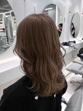 アールプラスヘアサロン(ar+ hair salon) まろみベージュ新宿/新宿三丁目/ブリーチ/ハイトーン