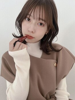 オブヘアージユウガオカ(Of HAIR Jiyugaoka)の写真/柔らかくまとまるカットと、透明感のある艶カラーは口コミ高評価◎開放的な店内で寛げるひと時を―。