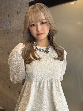 ジーナ 名駅(XENA.) 《YURI》ミルクティーベージュ/ミルクティー/ブリーチ