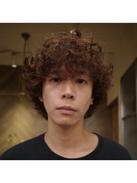 ブルートマト(BLUE TOMATO) メンズカットメンズパーマブリーチカラー学割渋谷原宿