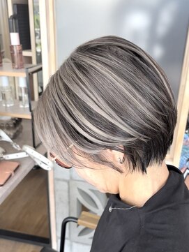 ジェニックバイノギオ(GENIC BY NOGIO) 読谷村白髪ぼかしバレイヤージュショート