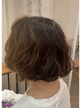 リンド(Lindo) 白髪を活かすフェイスフレーミングボブ