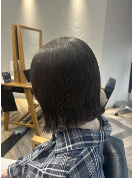 マーレ(MARLE./) 顔型をカバーする顎下切りっぱなしボブ