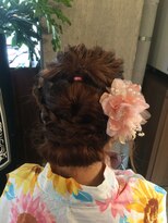 【サロンドミルク原宿】くるりんぱ×ミディアム×ねじりアレンジ