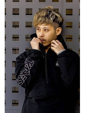 トルネード(TORNADO) 大人外国人風ハイライト アップバングツーブロック刈り上げ