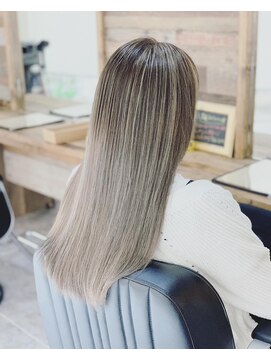 サーティースリー 石川町店(Thirty3) モノトーンカラー