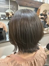 オリーブベージュ