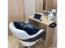 エムスリーヘアー イオンマリンピア店(MIII HAIR)の雰囲気（タブレット 紙雑誌 消毒液 Wi-Fi ひざ掛け クッション 充電 あめ）