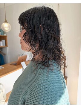 シロ(siro) ミディレイヤー×パーマ　ウルフレイヤー