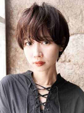 カライング(ing) 大人可愛い20代30代40代黒髪前下がりひし形小顔ボブ丸みショート