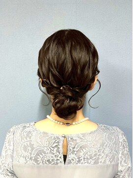 ヒュミ(hymy) 結婚式参列に♪/お呼ばれヘア/おとなっぽヘア/ゆるふあ/シニヨン