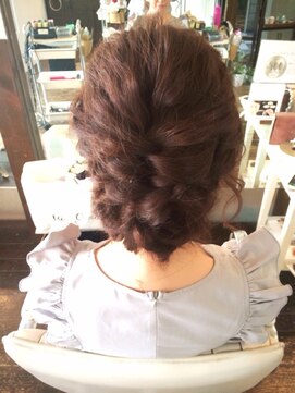 ヘアメイクサロンシャルメ(Hair Make Salon CHARMER) ショートでシニヨンスタイル