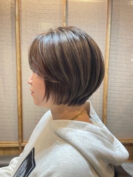 ロエ 平尾山荘(loe) 【脱白髪染めハイライト】×ショートボブ