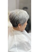 エムプラス(M+) 60代70代　グレイヘアショート