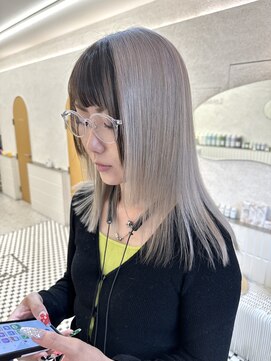 コス(KOS) 【KOS 立川】ポイントブラック×ホワイト