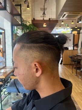 フレンズ 手稲店(friend's) マンバンヘアフェード下ろす縛り方長さミディアム刈り上げ美容室