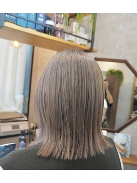 ハイトーングレージュ/切りっぱなしボブ