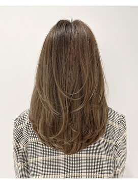 ムード(MOOD,) ダークアッシュ/ミディアムレイヤーカット/大人ガーリー/銀座