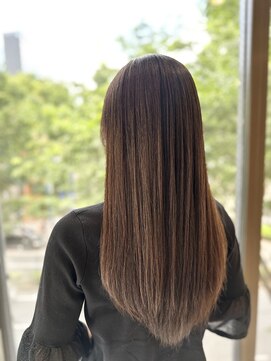 アンベリールフルー(EMBELLIR fleur) 髪質改善ストレート|柔らか質感 大人の艶髪ロングヘア 30代40代