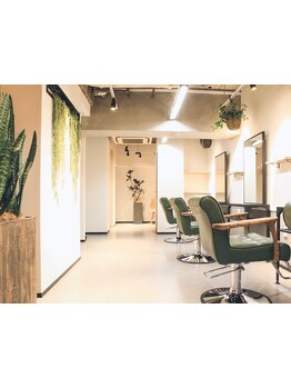 銀座には珍しい、1.2.3Fへと続く隠れ家サロン☆こだわりの詰まった、くつろげる空間で上質なサロンタイムを