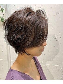 エル(EL by green) 《tomi》ふんわりカール×前下がりショートボブ