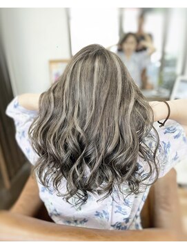 トータルビューティーオアシス(total baeuty OASIS) グレーハイライト