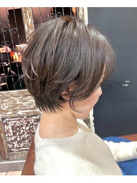 ハピネス クローバー 学園前店(Happiness CLOVER) 大人かわいい☆ショート/小顔/ショートボブ/レイヤー/白髪/前髪