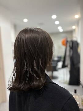 レンネ(Renee) 色気セミロング×透明感カラー《オリーブベージュ》